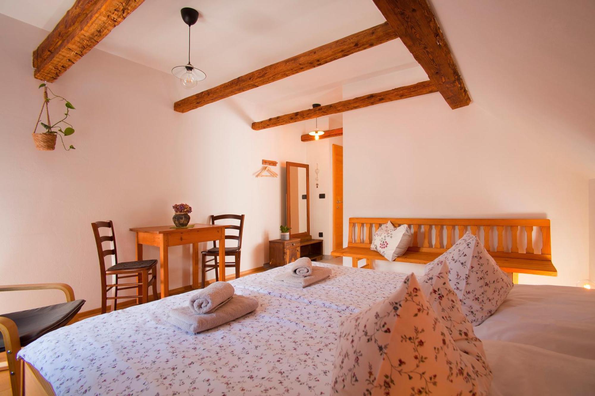 Juvanova Hous - Rooms Luce ภายนอก รูปภาพ